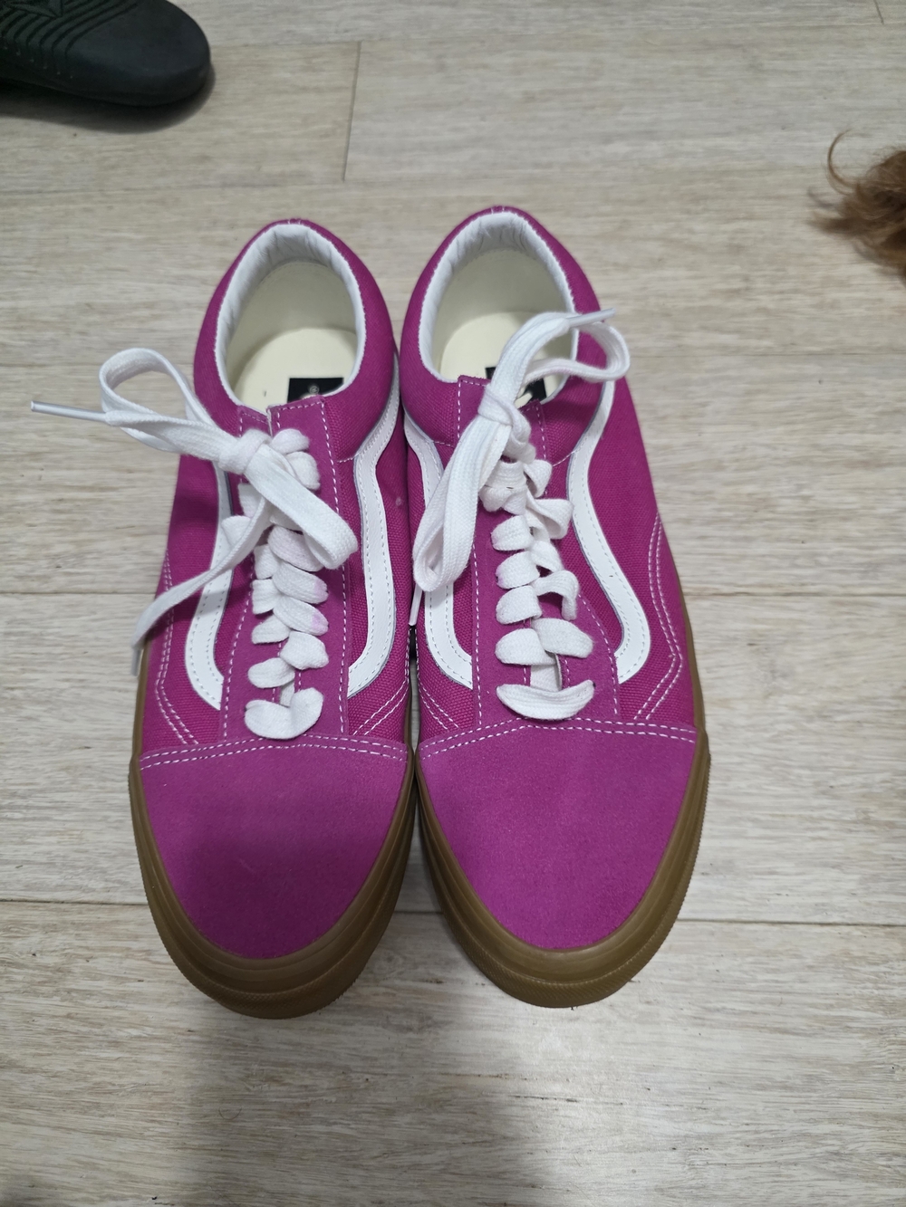 Vans Women's Raspberry Low-Top Sneakers with Gum Sole